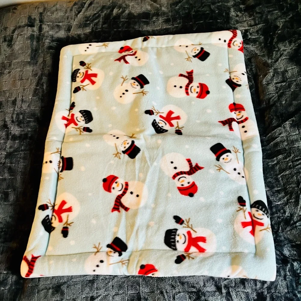 Plush, fleece dog bed, snowman design!